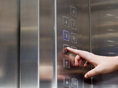 Servicios para bajar ascensor a cota cero Valencia profesionales